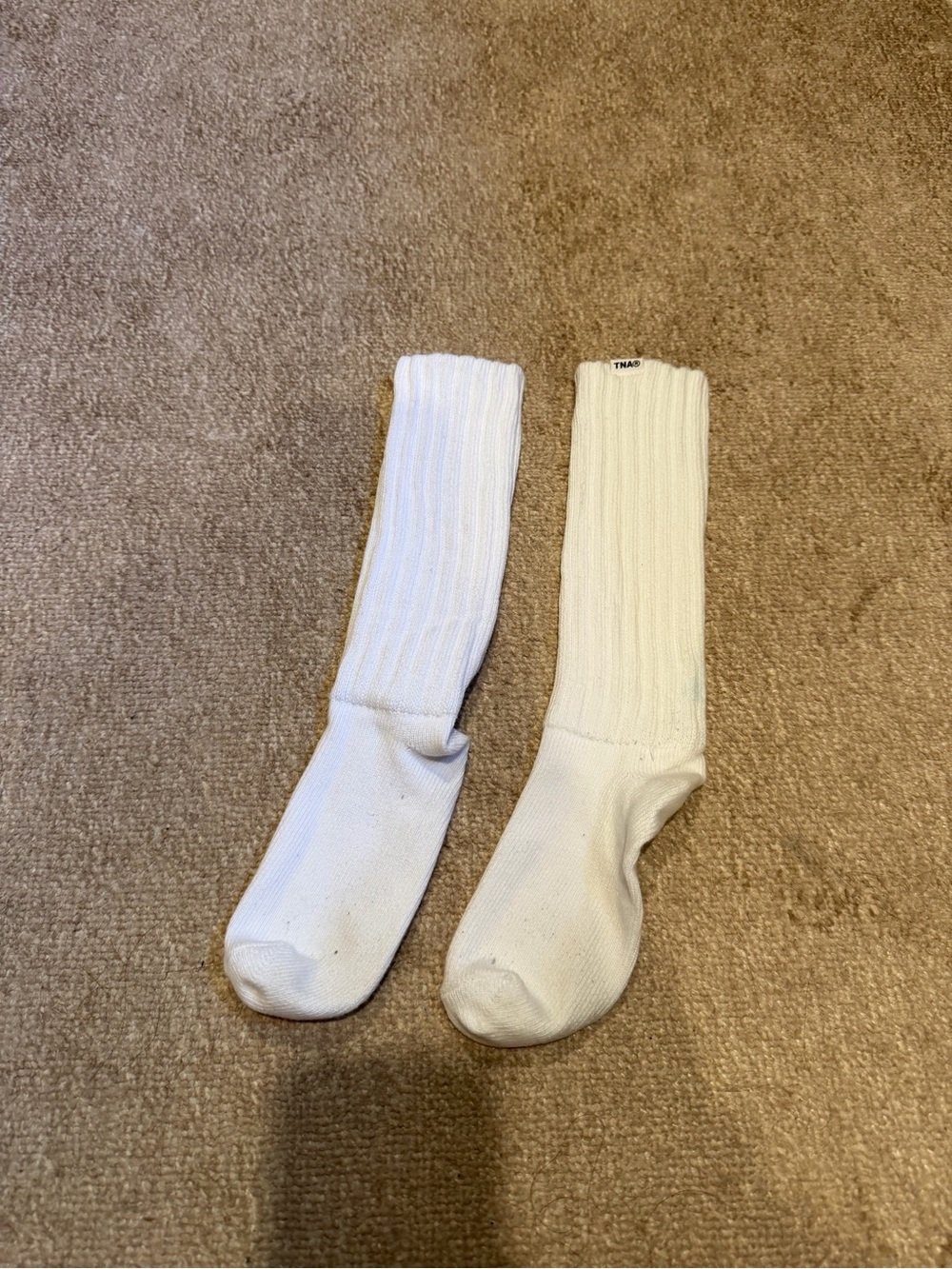 Aritzia Women's Best-Ever Slouchy Ankle & Crew Socks - Picture 7 of 10